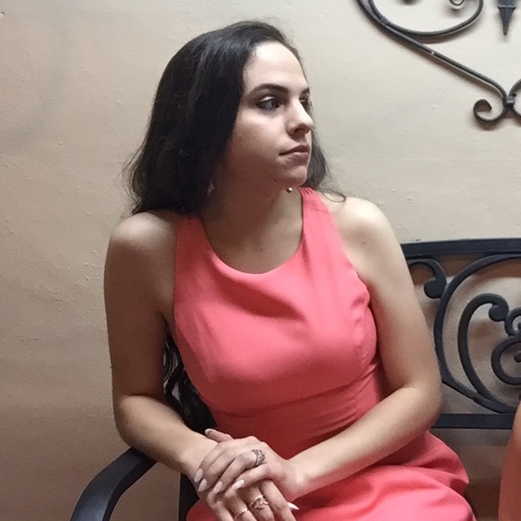 Meet your Posher, Janelle - Picture 5 of 6